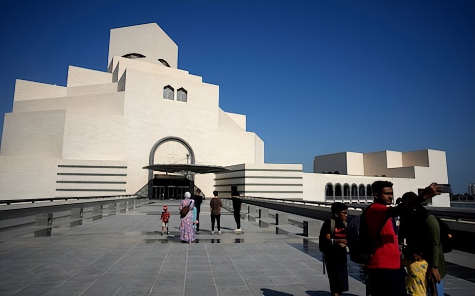 卡塔尔这届世界杯赚多少钱,2000多亿的世界杯