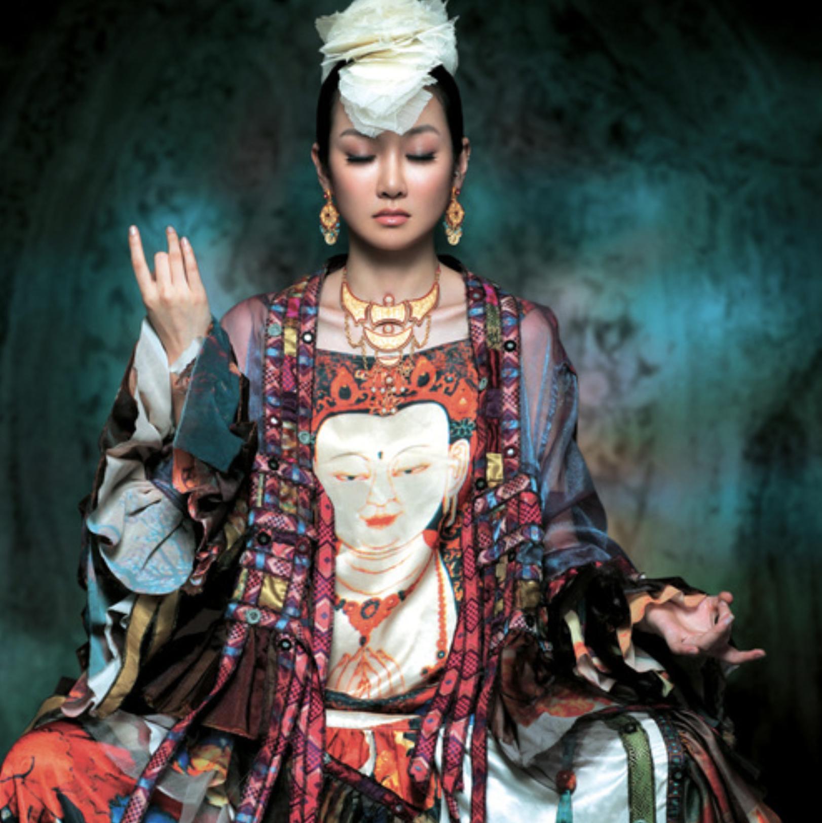 走出国门萨顶顶完整版,萨顶顶爆红后走出国门