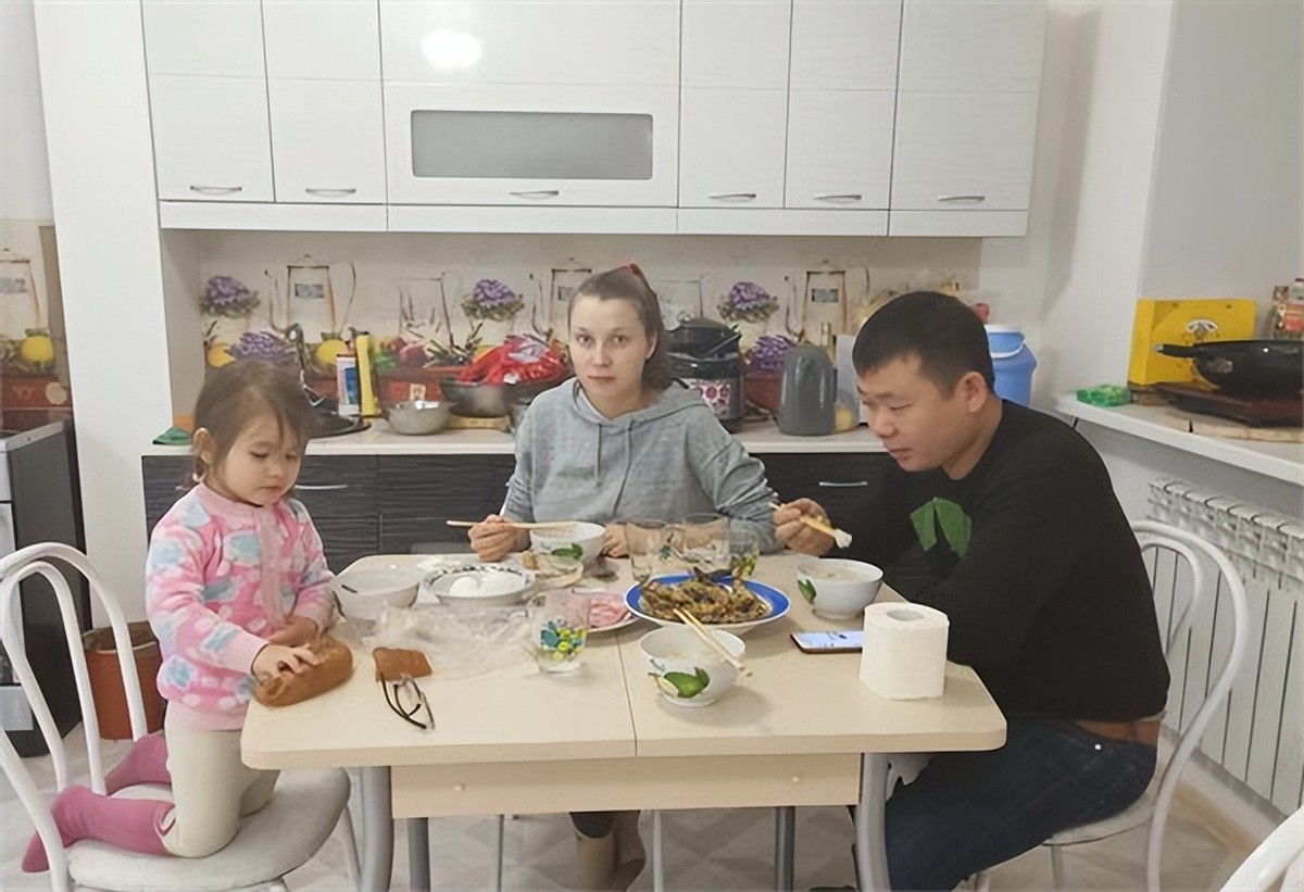 东北小伙在俄罗斯打工十年,东北小伙打工赚钱