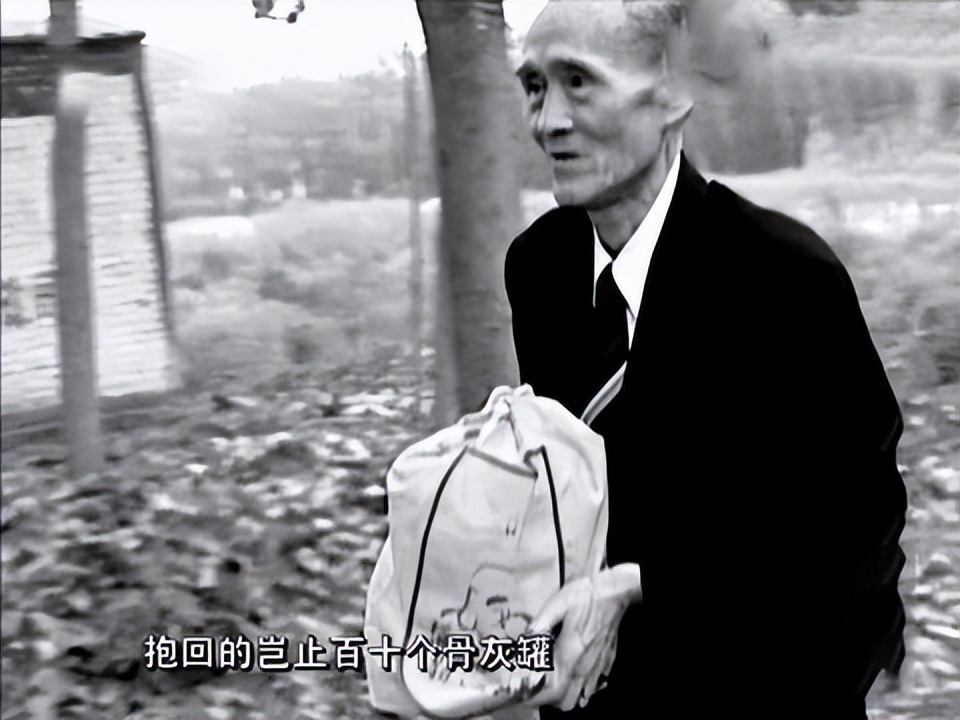 92年香港机场检测仪突然报警,安保拦住台湾律师,搜包后当即报警