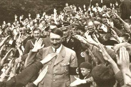 德军集中营最残暴的女人！对有纹身囚犯下狠手，折磨方式颠覆三观