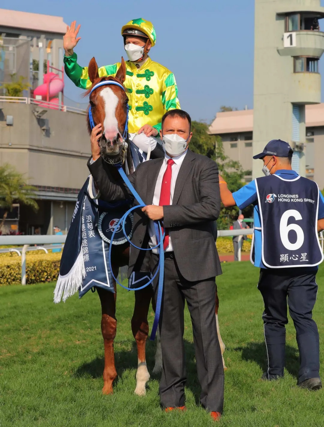 2400万港元香港短途锦标四马连撞，香港代表赛驹“显心星”夺冠