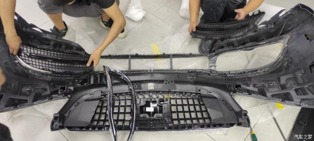 青岛奔驰商务威霆改装联系方式,威霆改装迈巴赫内饰