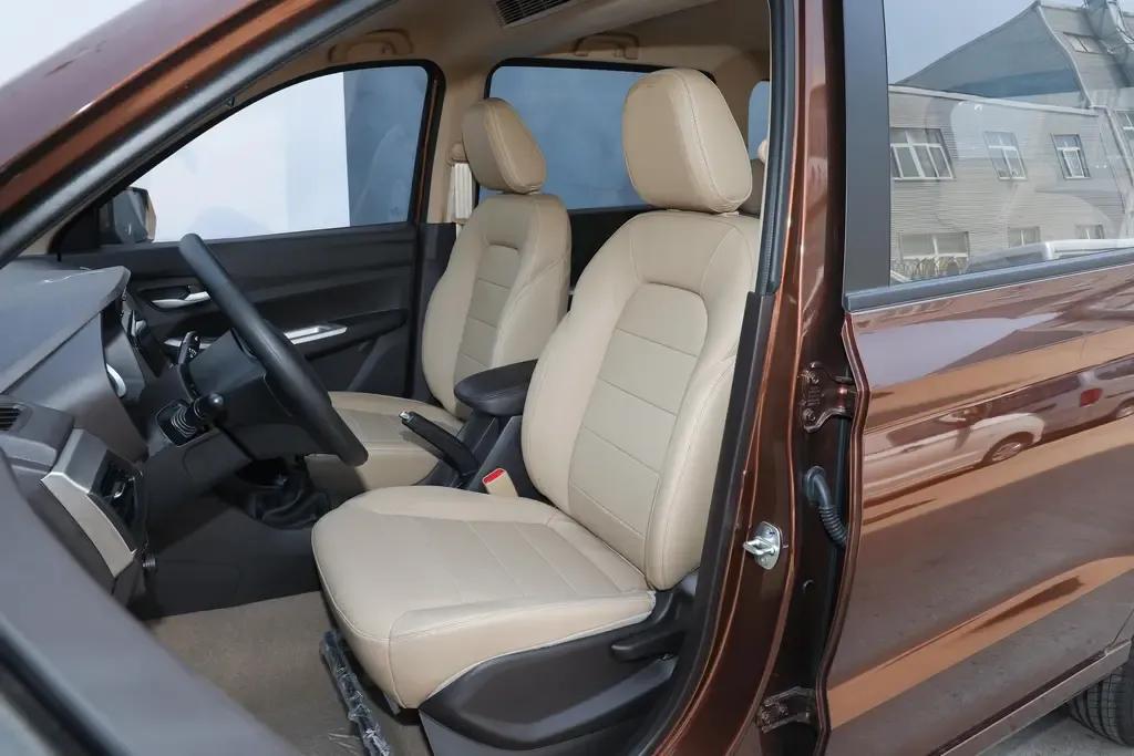 2017年五菱宏光面包车值多少钱,五菱宏光小型面包车最新报价图