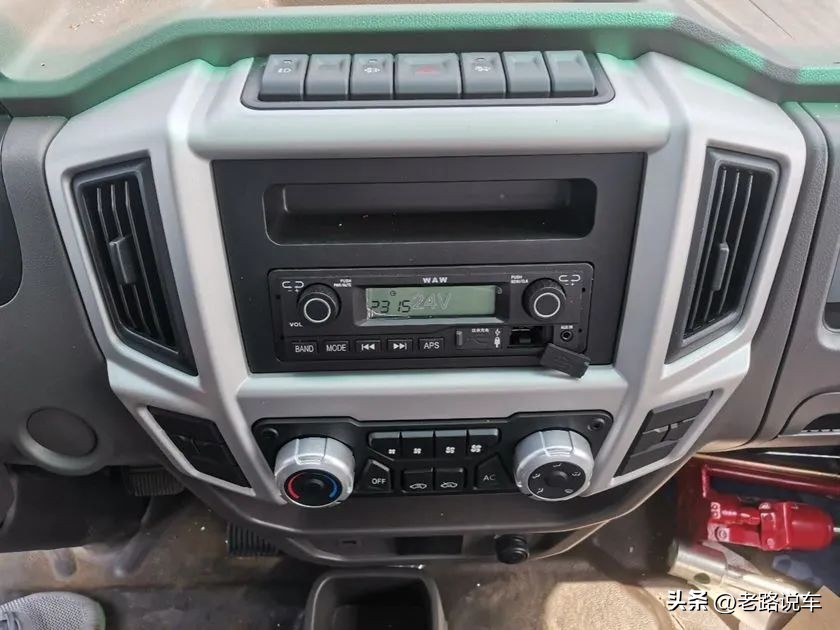 奥驰轻卡v2,飞碟奥驰x2和奥驰v2的区别