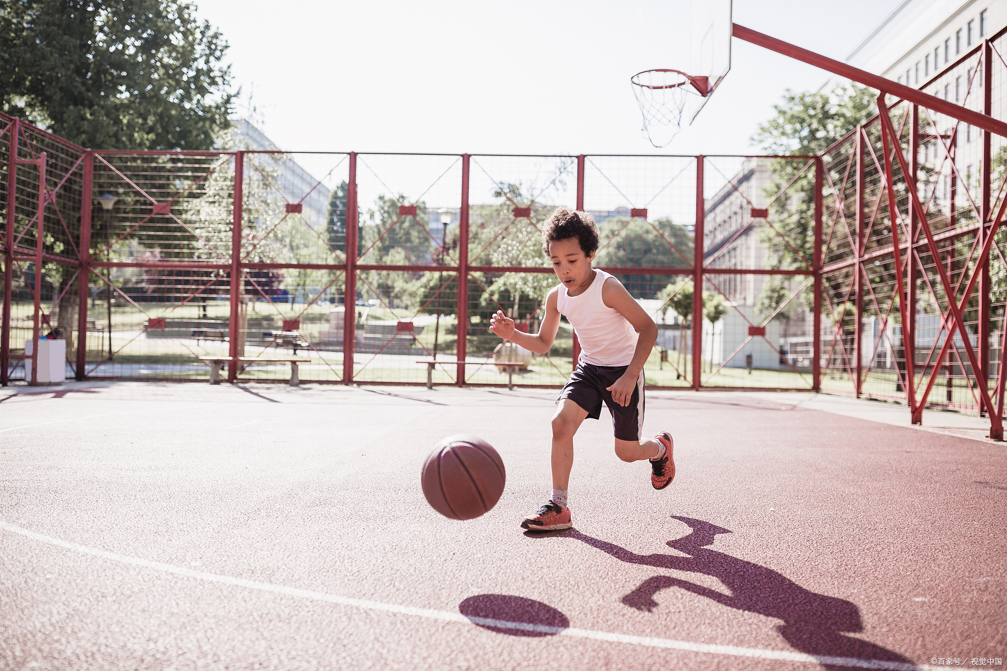 打羽毛球长高还是打篮球长高,打篮球可以有助于身体长高吗