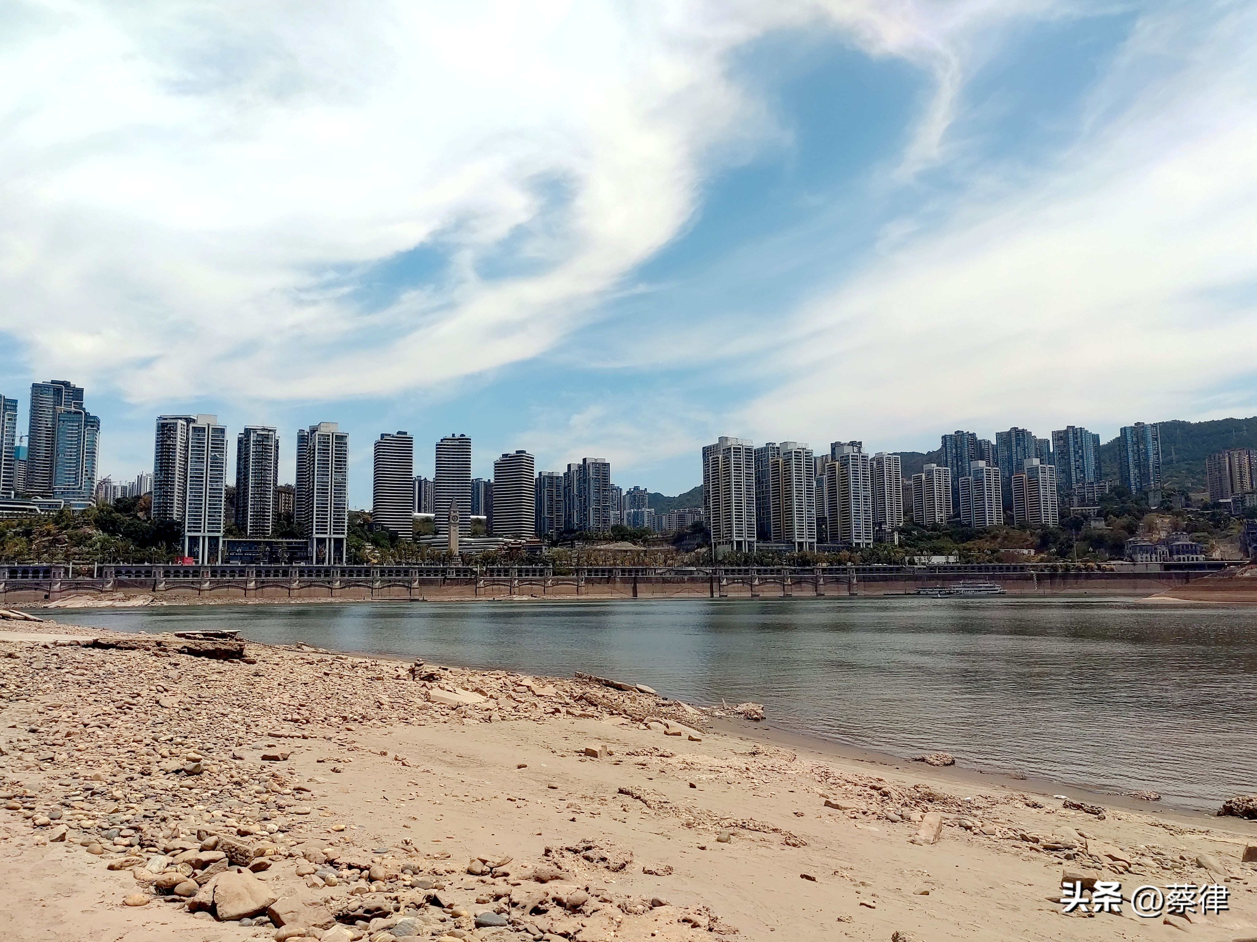 热沙无雨看江天！实测朝天门两江交汇高温枯水期的最低水位