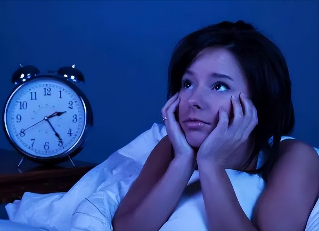 睡觉时柠檬是放枕头边还是放床头,柠檬放床头提升记忆力是真的吗