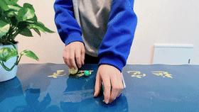 大球带动小球互相转动,旋转跳动的小球