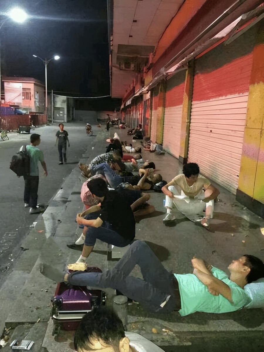 繁华的背后，迷失的灵魂：深圳三和大神日薪百元，做一休三