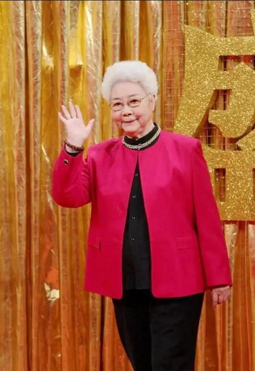 老艺术家田华的抗癌经历,87岁的田华近况