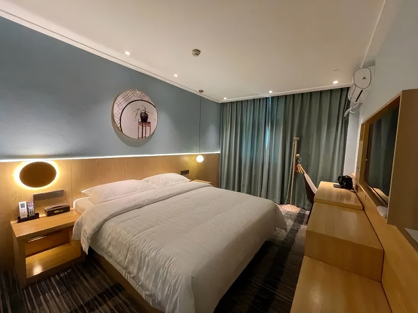 95后小伙搬离出租屋，每月花4300住长租酒店：太香了！