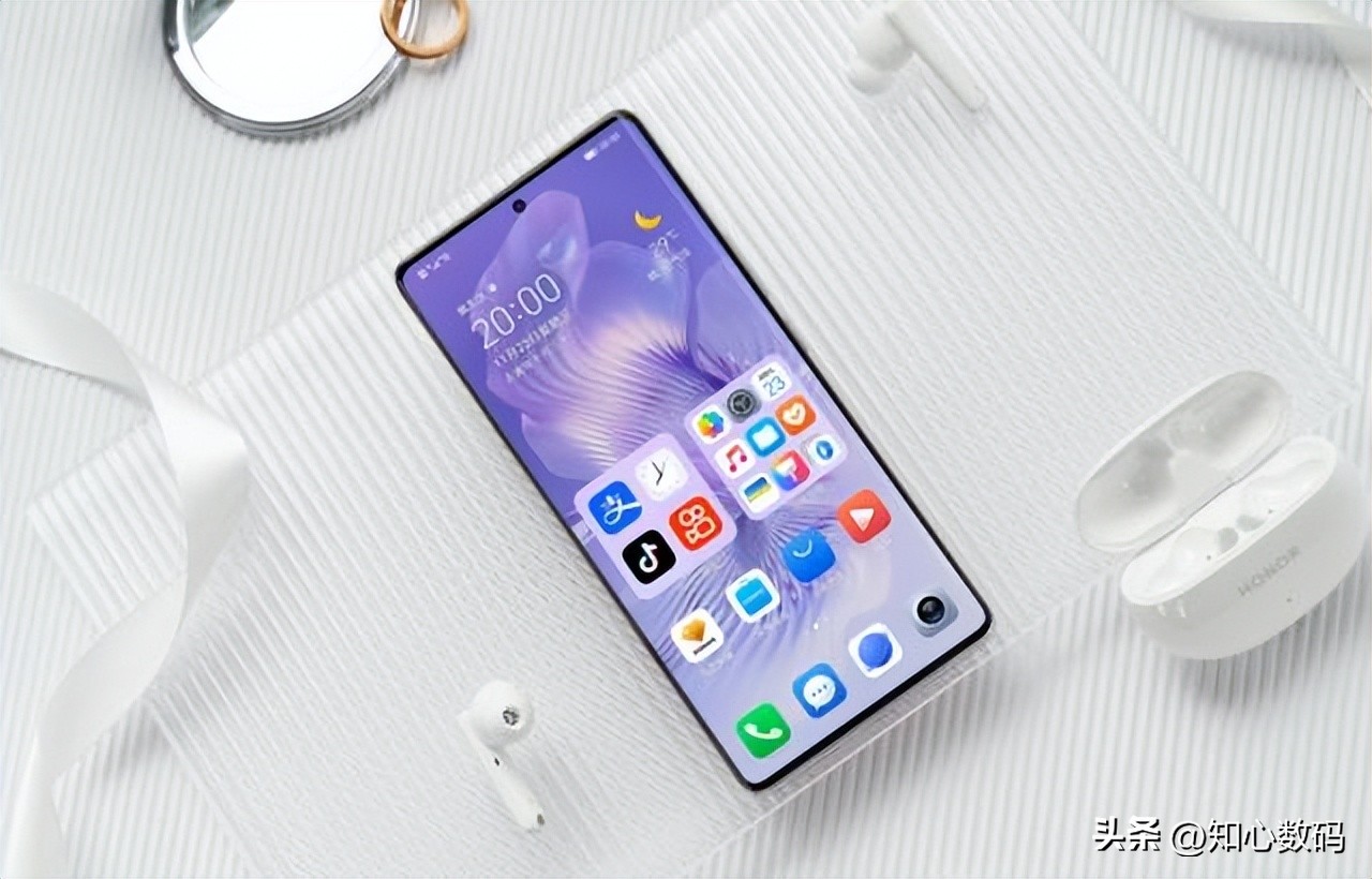 荣耀“被迫妥协”，荣耀80跌至2089元，1.6亿像素+256GB