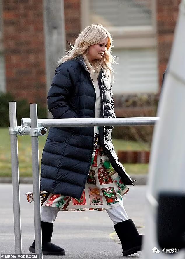 美国甜心美少女出道即爆火，却被亲妈下药控制当赚钱工具