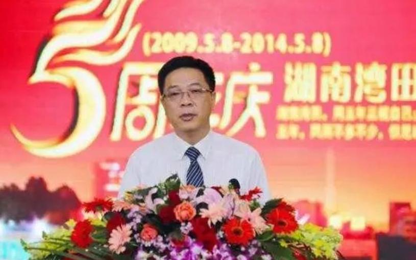 35岁当上市长，39岁晋升副厅级，最后为啥却选择了裸身辞官？