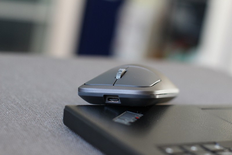 雷柏m700可充电无线鼠标,雷柏多模蓝牙鼠标怎么充电