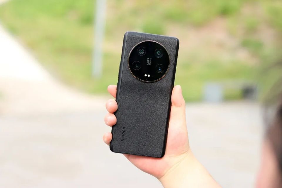 2K屏+IP68防水+16G+512G，小米13Ultra后置徕卡四摄，适合四种人