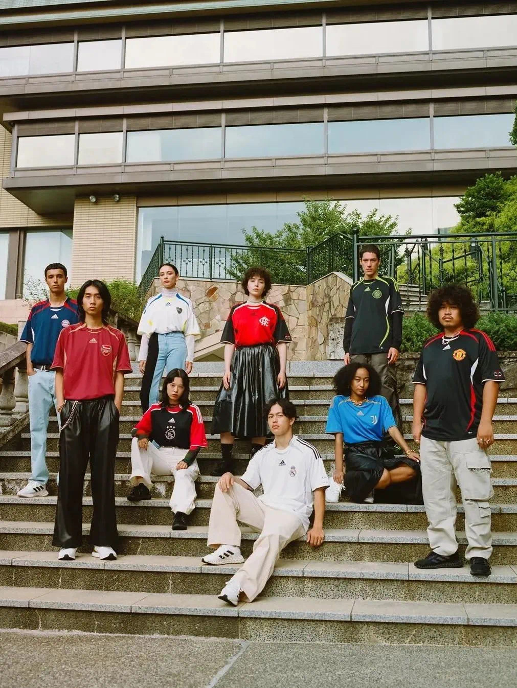 2022世界杯提前开“晒”，时尚球衣轮番亮相，被德国队帅到了