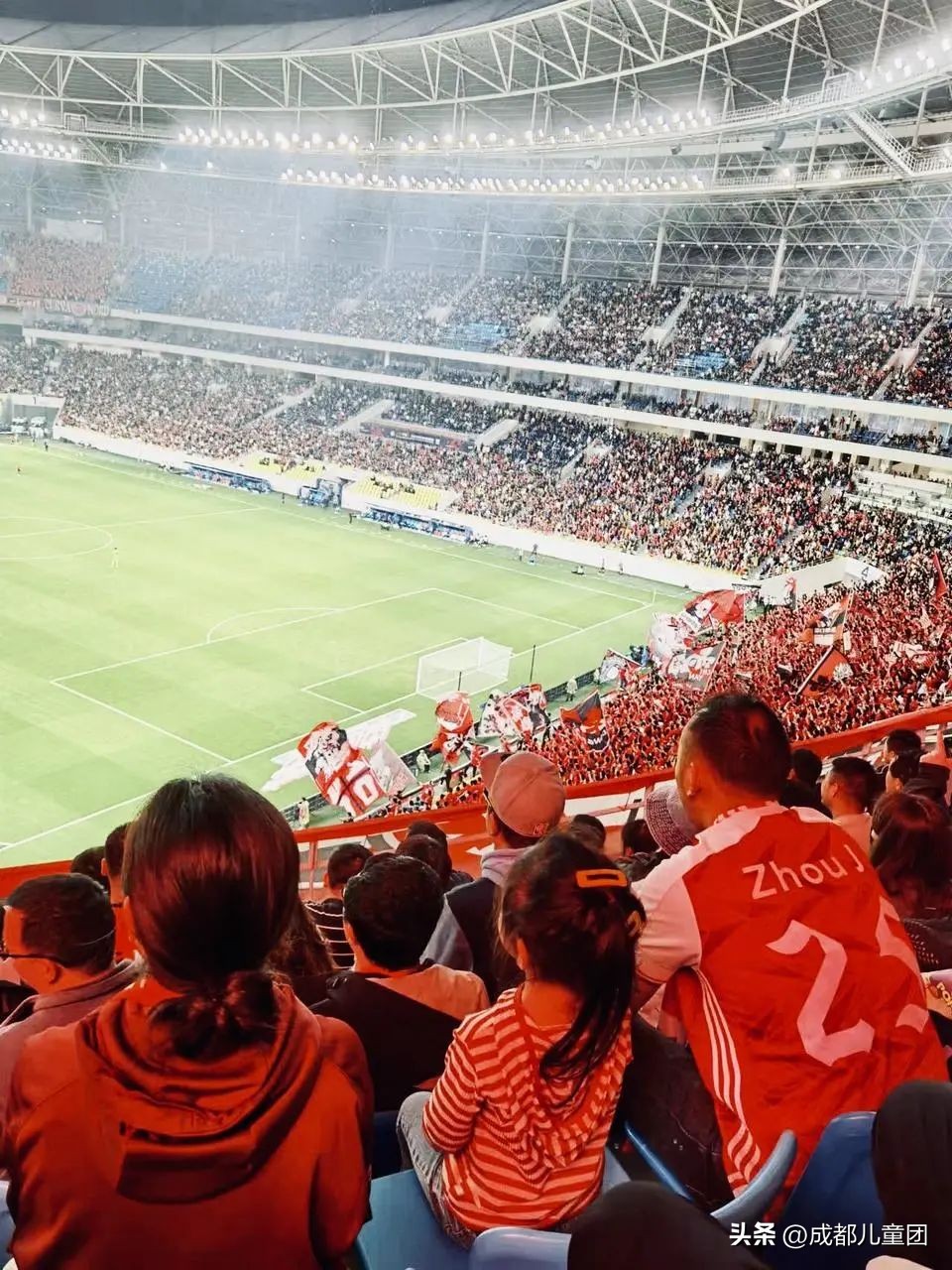 老球迷泪流满面,老球迷已泪流满面