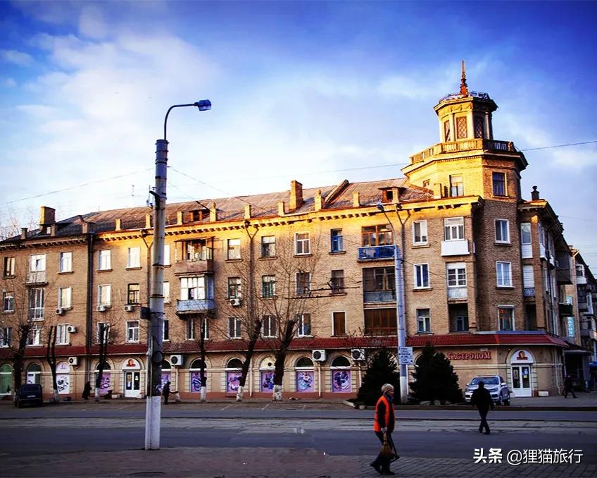 卢甘斯克、顿涅茨克在乌克兰东部，顿涅茨克足球队很有名