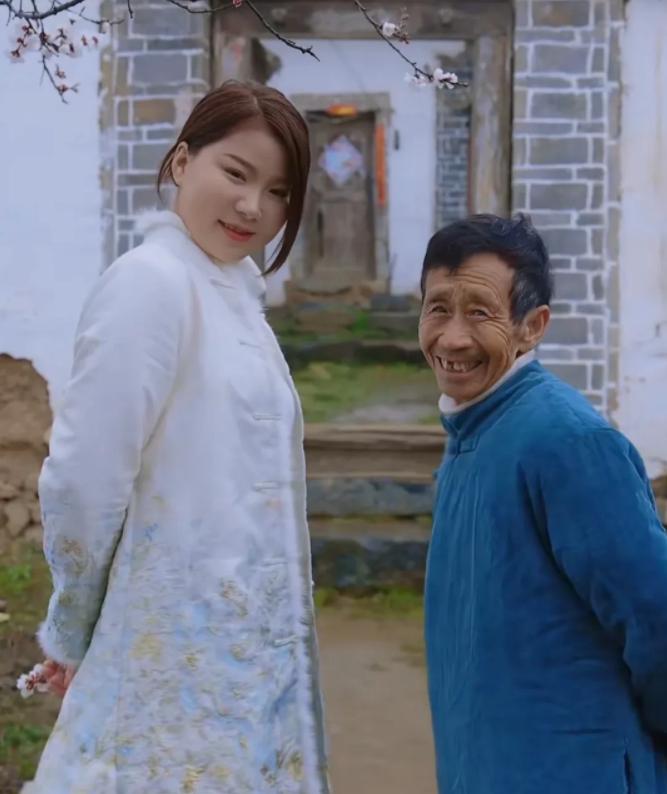 河南单身老汉捡个双性弃婴结局,河南70老汉捡女婴