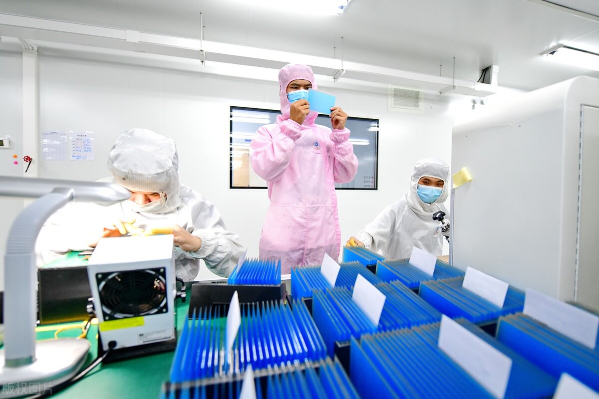 荷兰光刻机巨头获准继续对华出口,荷兰对中国光刻机进展最新表态