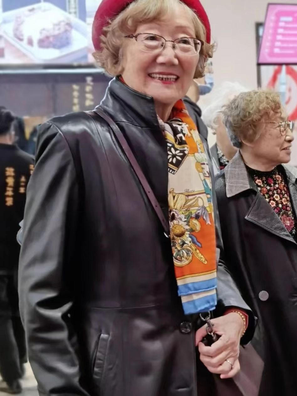 50-60岁戴的帽子最简单的老年帽,老年戴哪种帽子显年轻