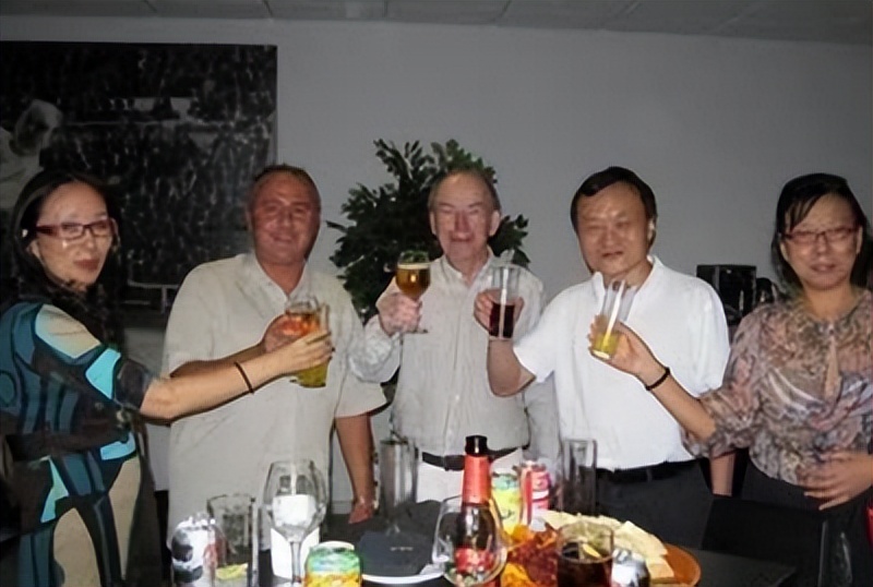 23岁女富豪生活奢靡,黑龙江女首富离婚