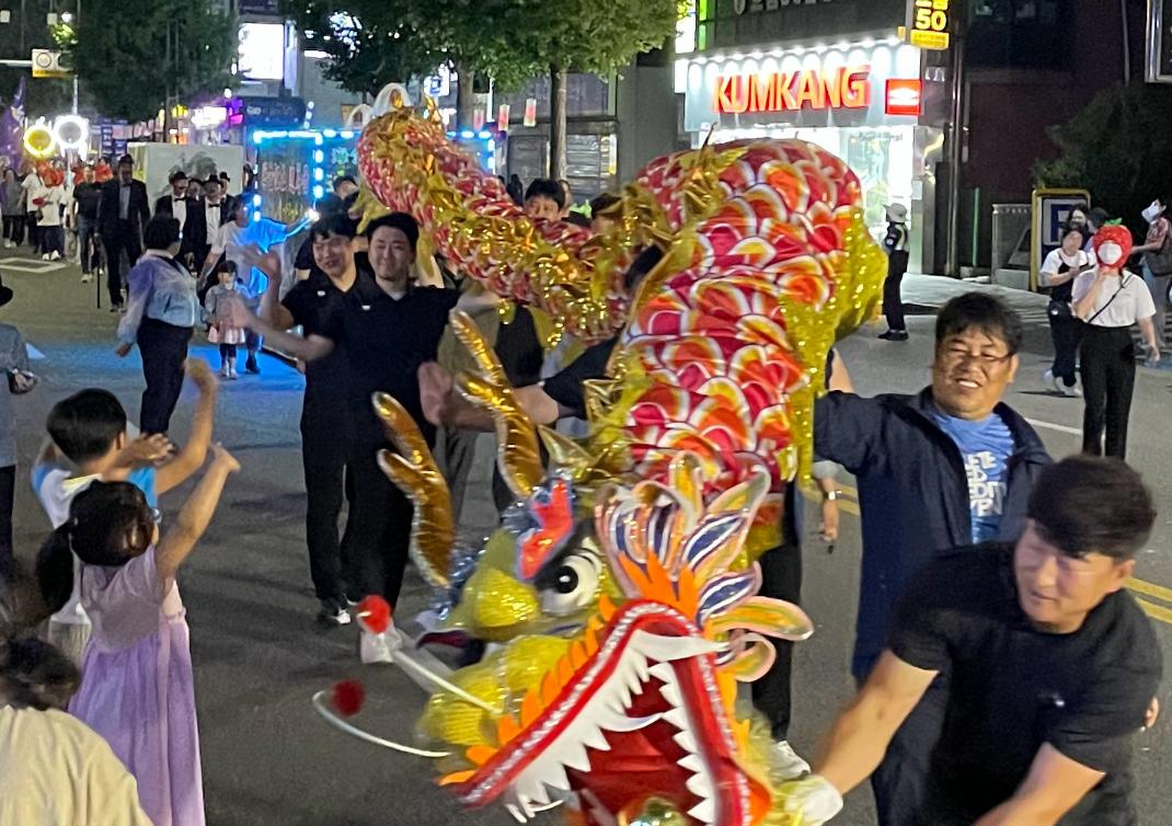 网红曝光韩国端午活动现场！大量使用汉字不伦不类，场面简陋可笑