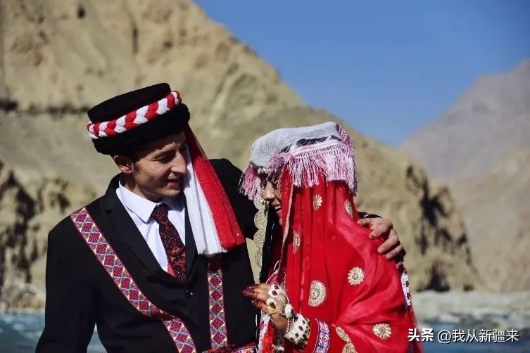 骑着牛叼羊的在*疆新**也就……