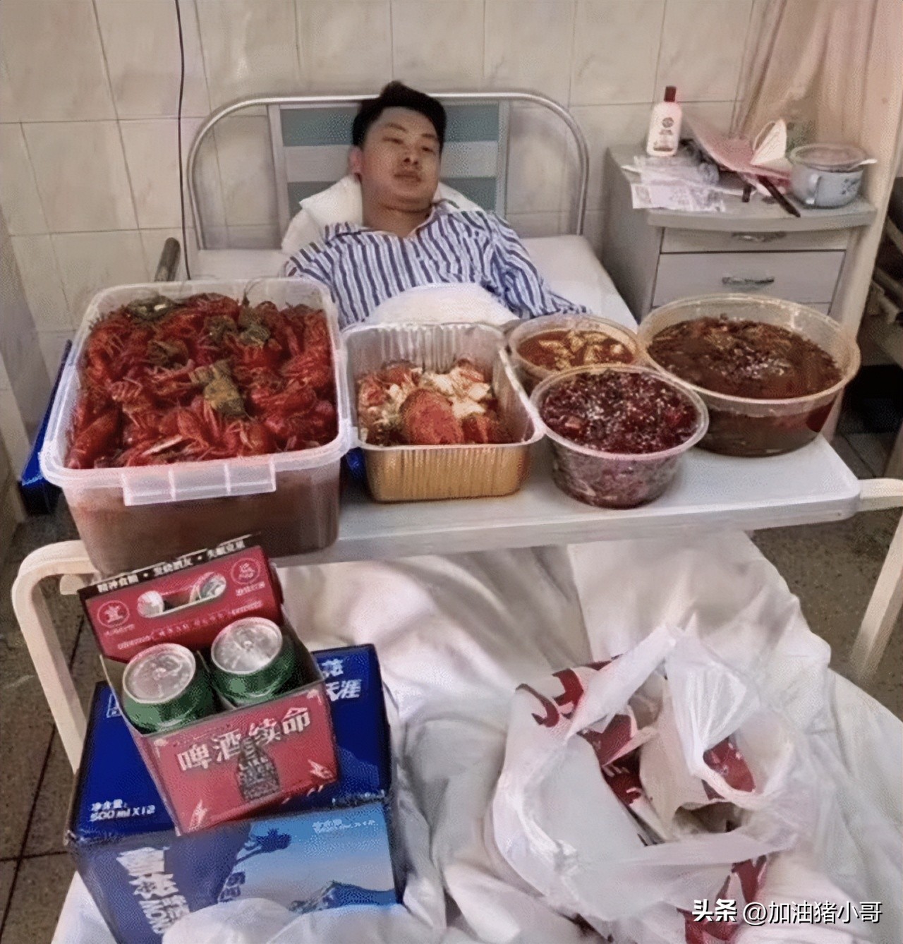 “是小蛇出了轨，还是青蛙劈了腿？”这是现实版的美杜莎？哈哈