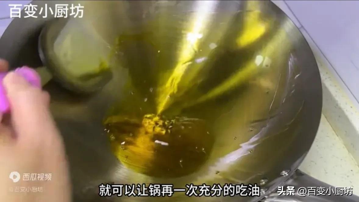 新铁锅怎么开锅不生锈不粘锅视频,新铁锅开锅怎么烧都不变颜色