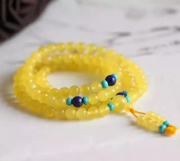 好的蜜蜡有什么特征,蜜蜡越黄越好还是越透明越好