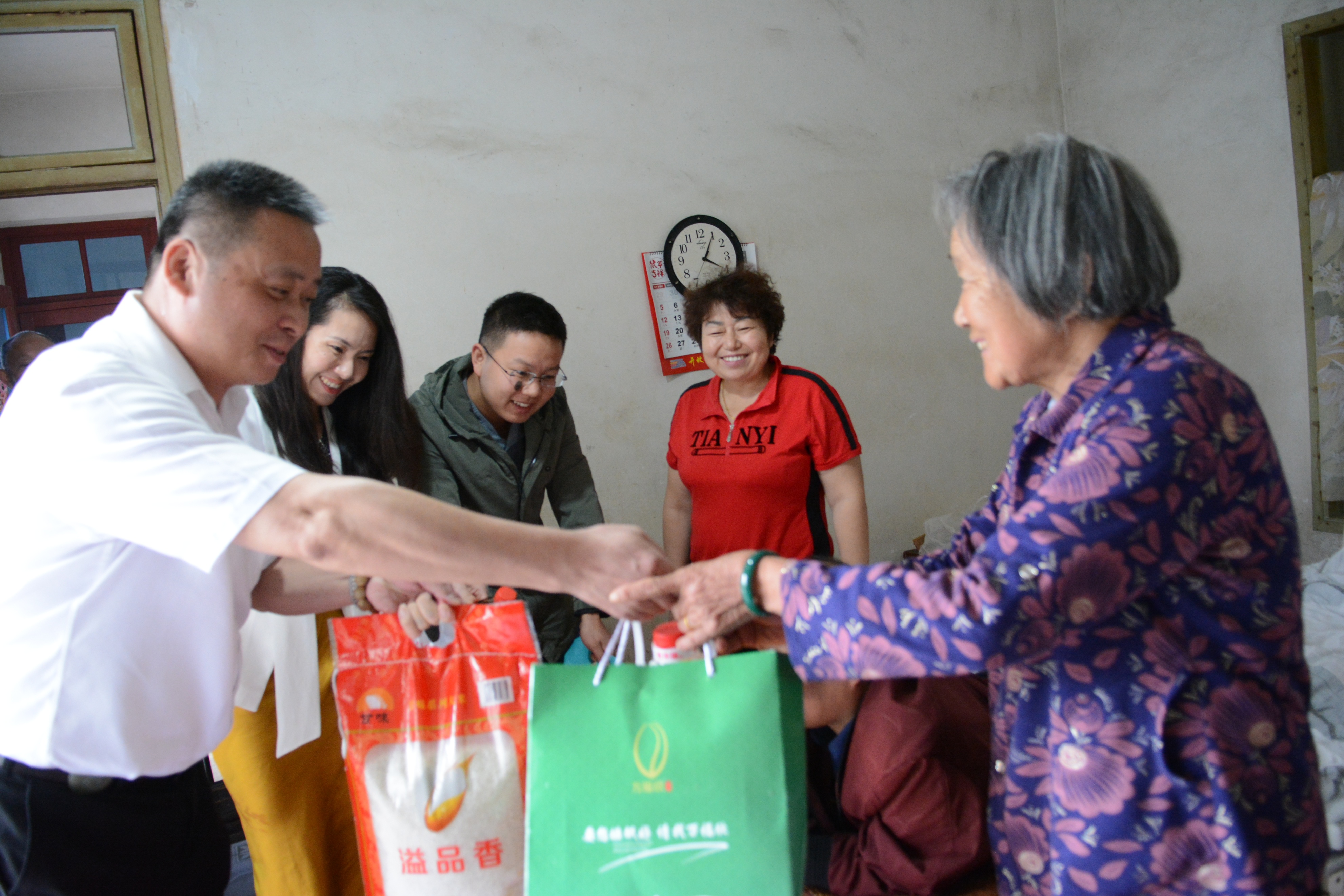 用爱心善举助力疫情防控,用爱心捐赠助力疫情防控