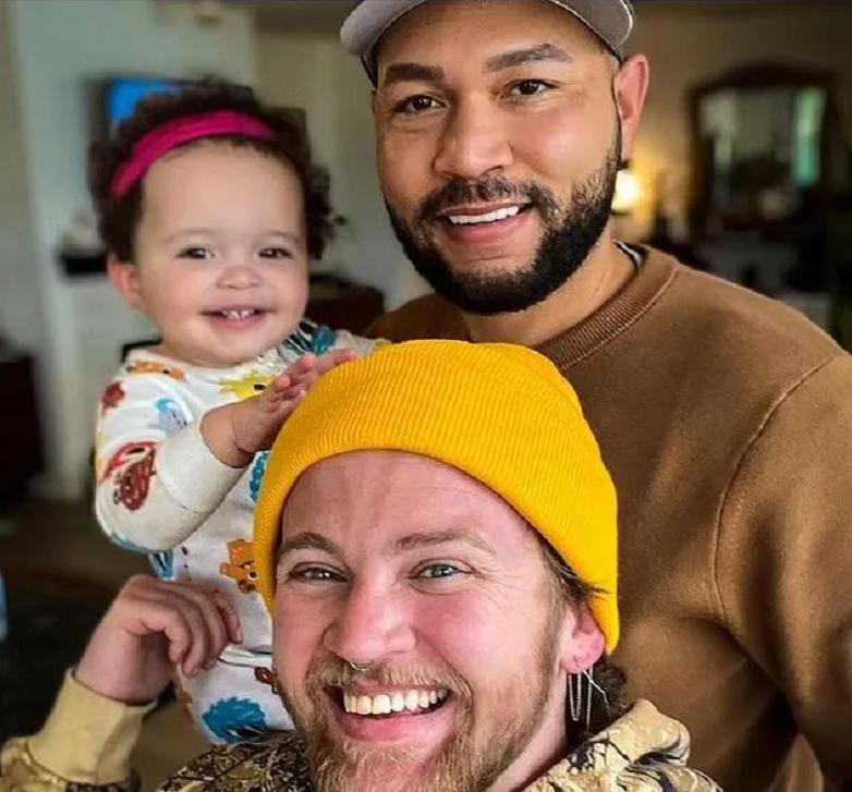 美国男子通过手术生下男孩,美国一男子顺利诞下男婴