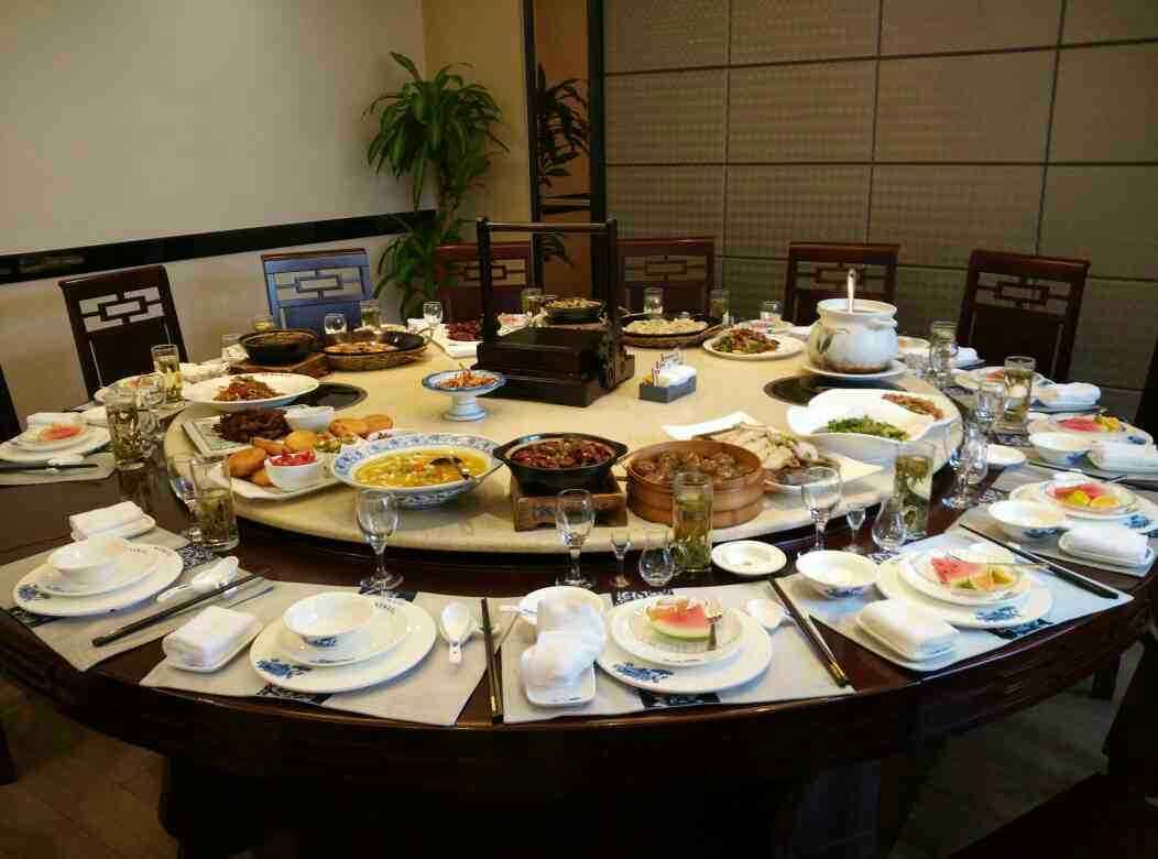 18年浙江快递小哥结识“亿万富豪”，帮送货险些倾家荡产，咋回事