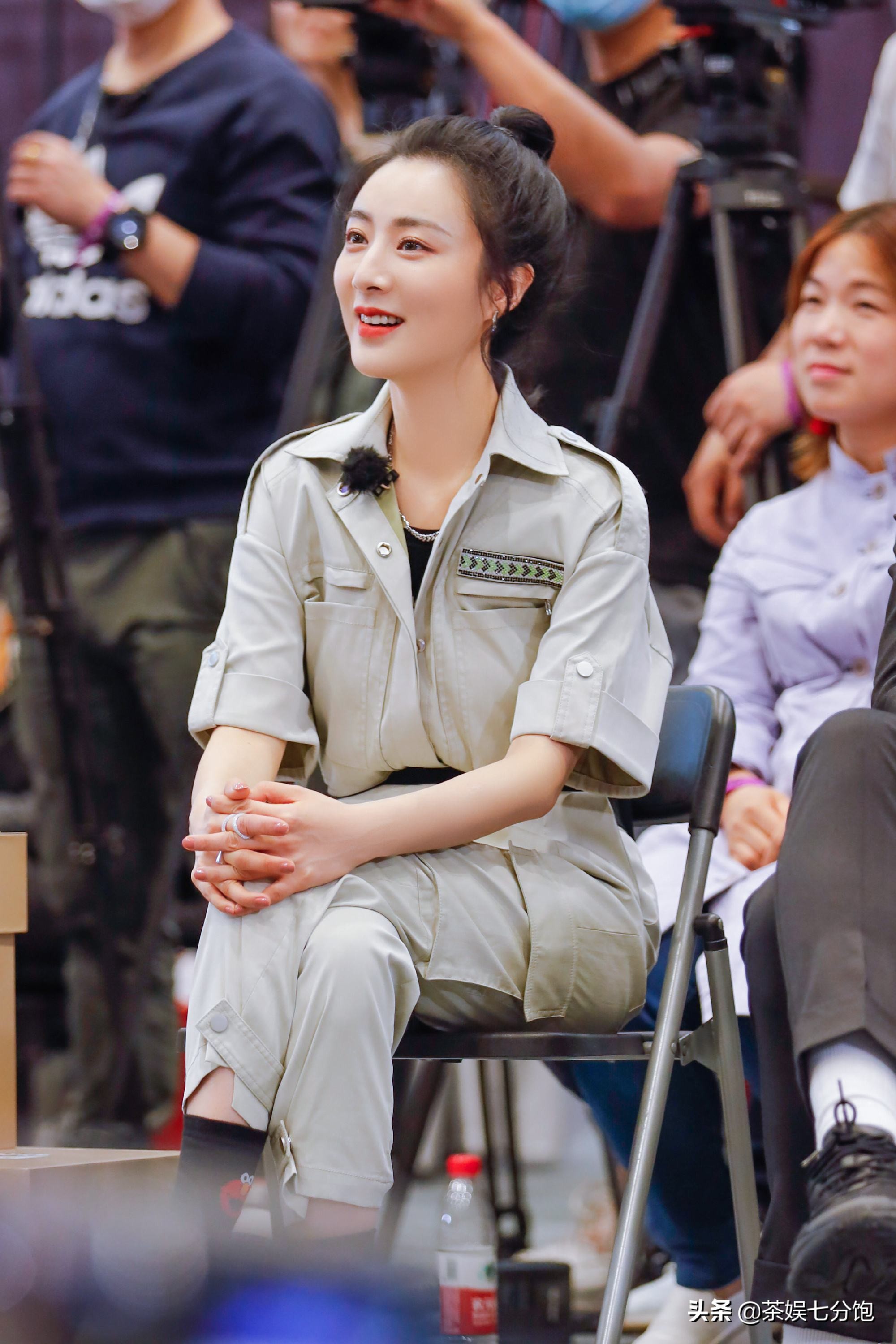 从服装店导购到偷*税漏**被罚13亿，“直播一姐”薇娅如何走向深渊的