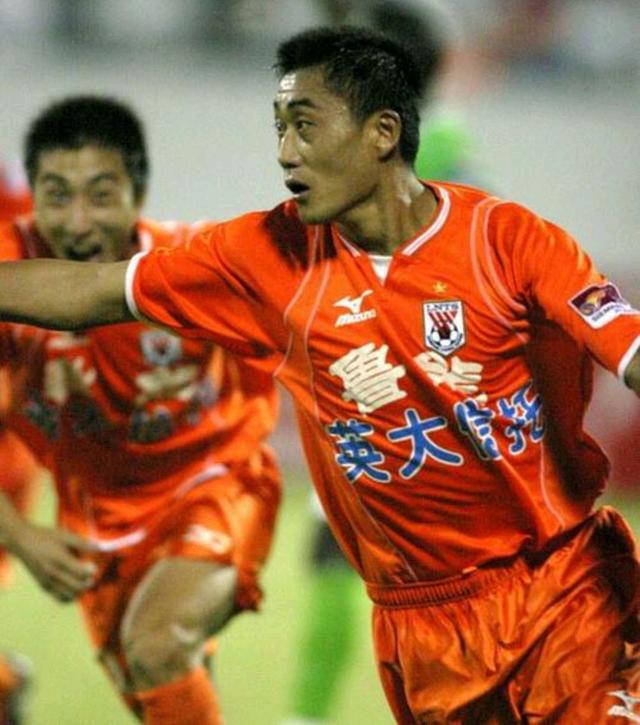 齐鲁雄师:盘点山东足球历史最佳11人,身材高大,头球优势明显