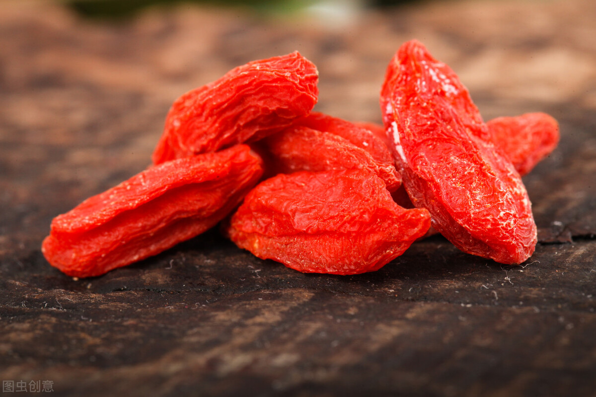 每天要吃多少枸杞才能活到两百岁,坚持喝一个月枸杞水有何变化