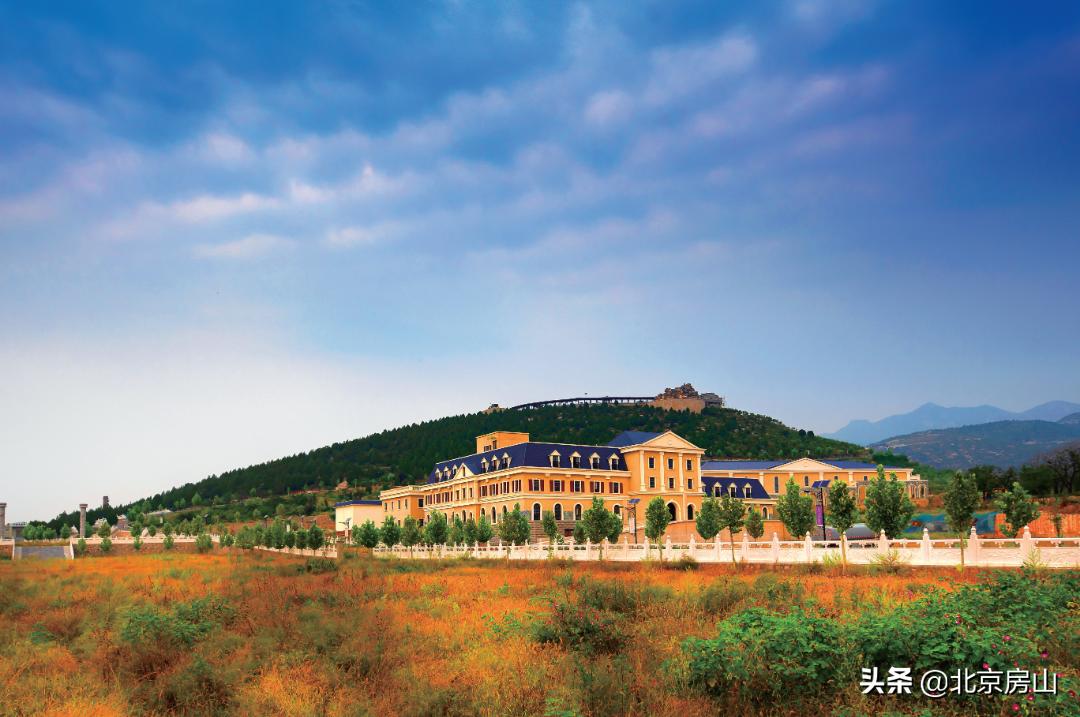 穿梭于各个酒庄参观品酒之旅,夏日房山