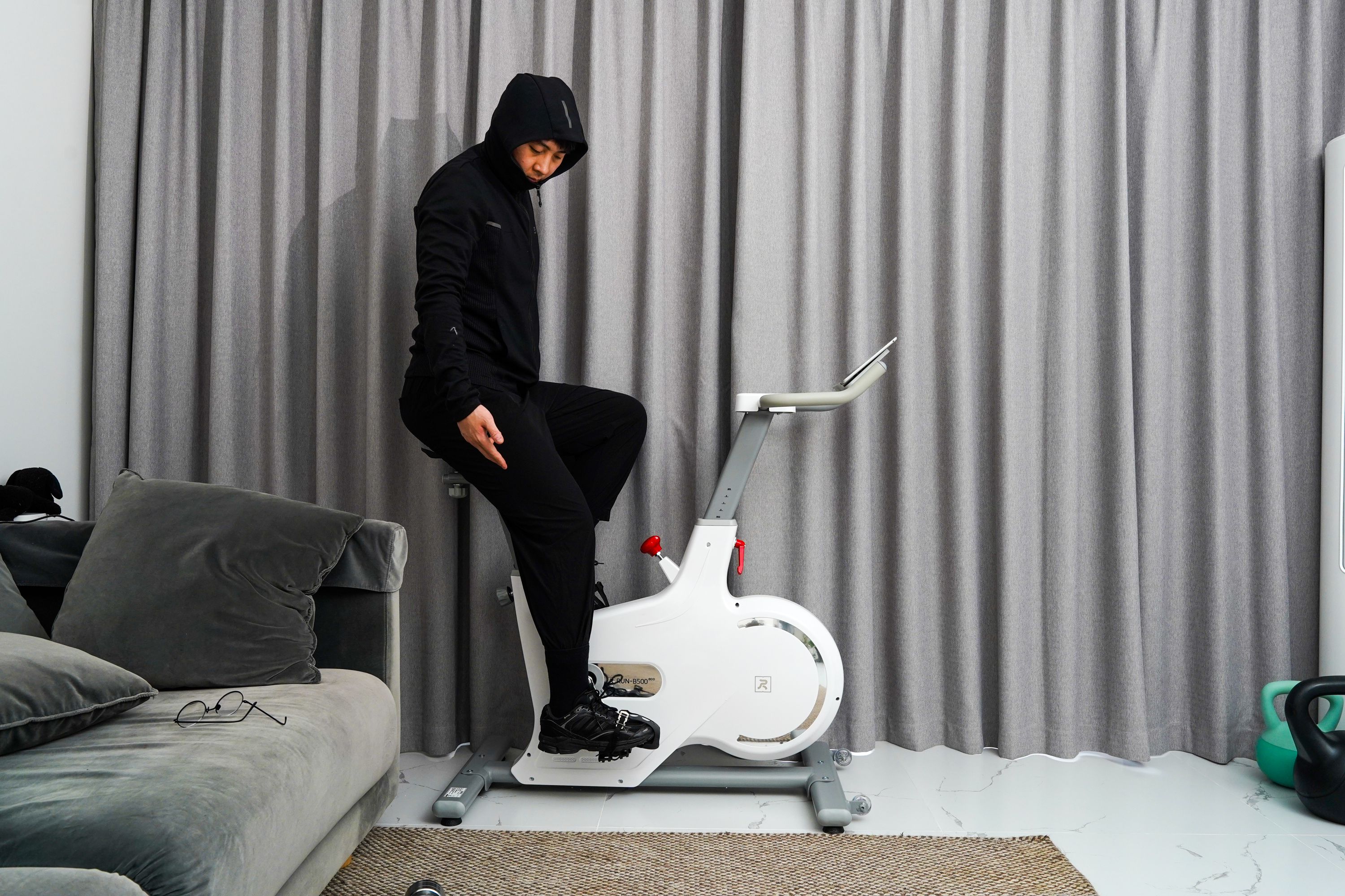 家用动感单车选购指南！不伤膝盖正确骑行，肥肉和焦虑都远离