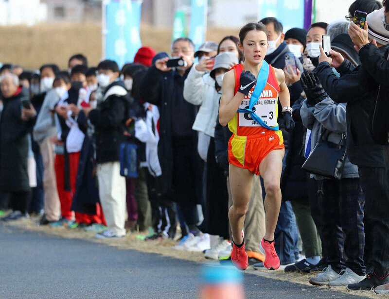 15岁混血少女长跑连超17人走红日本，结果不堪骚扰，退赛了