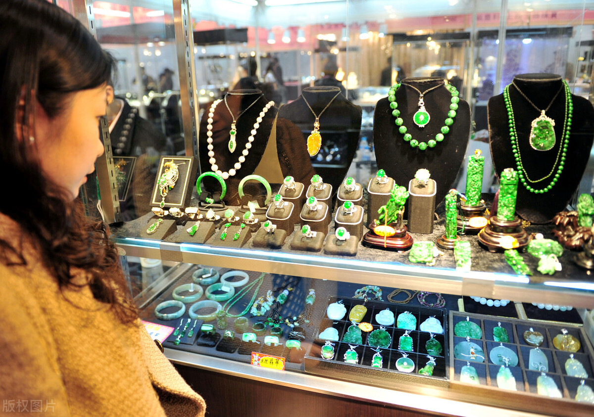 直播间买珠宝翡翠靠谱吗？价格和品质怎么样？