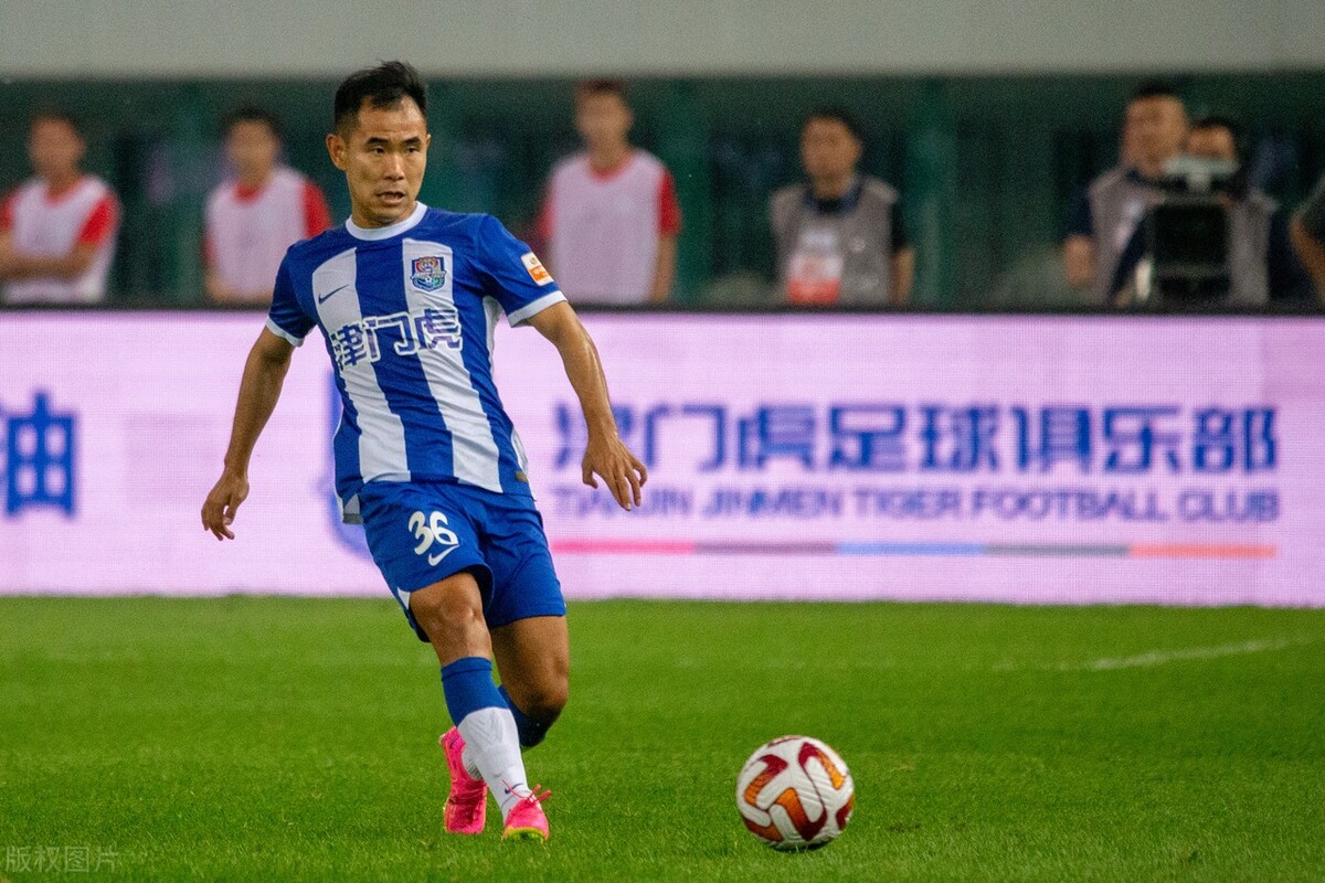 天津津门虎球员穿什么球鞋，于根伟又穿过哪些球鞋呢，看我来盘点