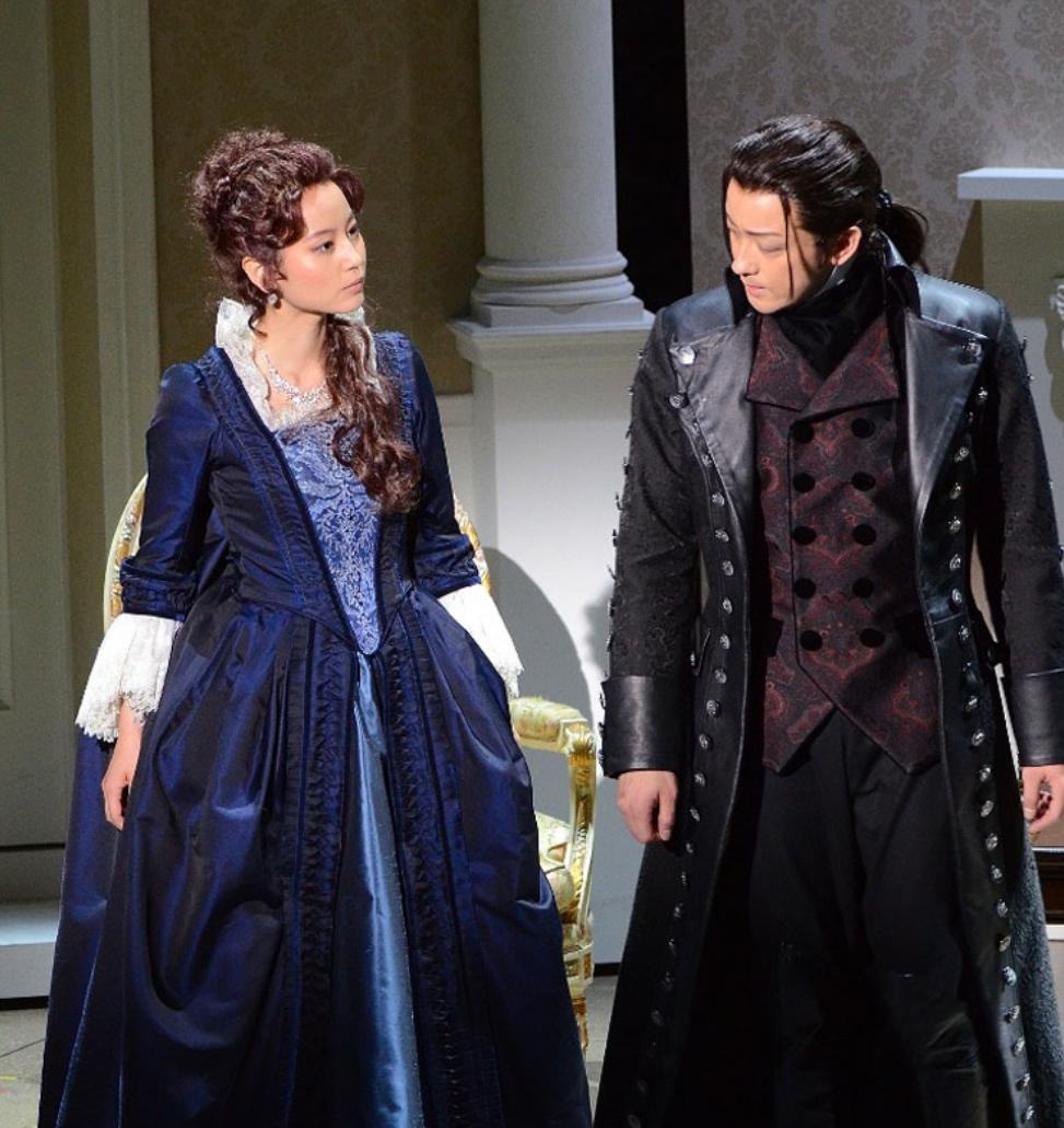 人气顶峰期闪婚引退,六年未见的“日剧女神”与丈夫带娃出街