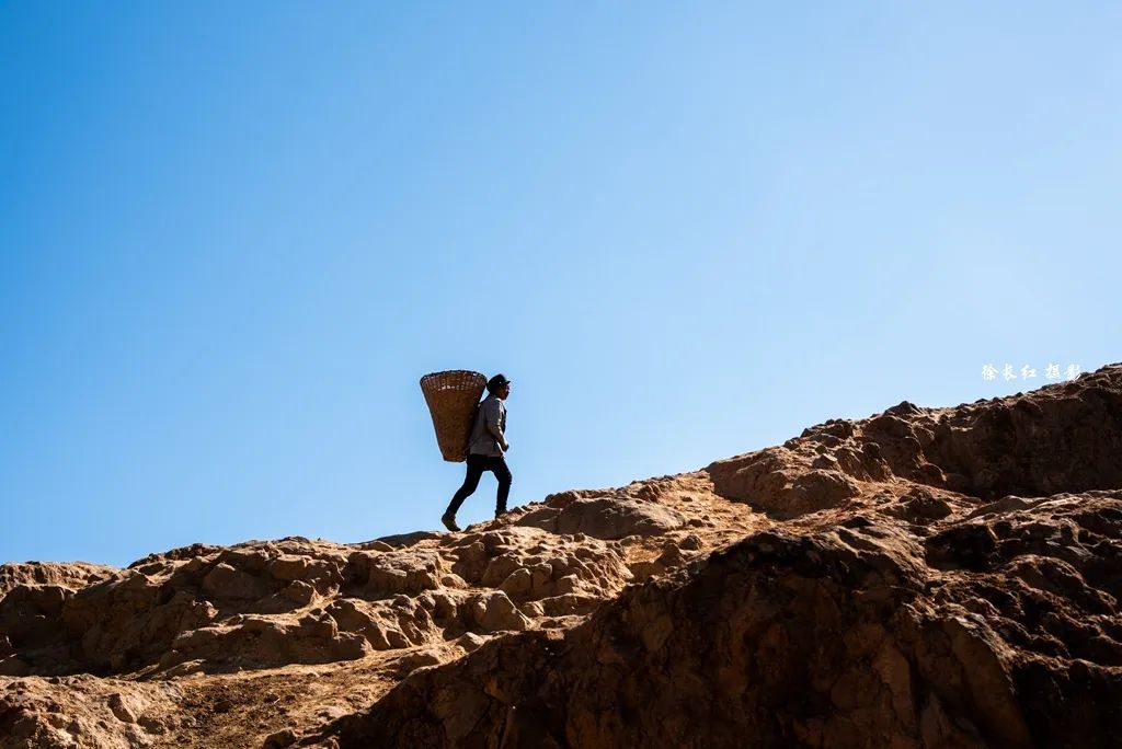 彝族千年传统民俗节日火把节、原生态赶集、幸福火车看凉山摄影团