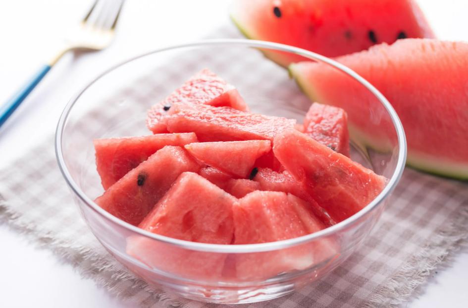 韩国1个西瓜卖100元,日本为何不进口西瓜售卖呢