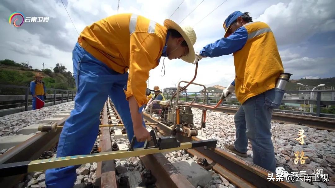「中老铁路开通一周年」纪录片《友谊之路》第一集《寻路》今晚21:50云南卫视播出