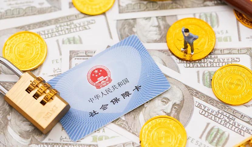 社保养老金和医保是同时扣费吗,社保和农村养老金能同时交吗