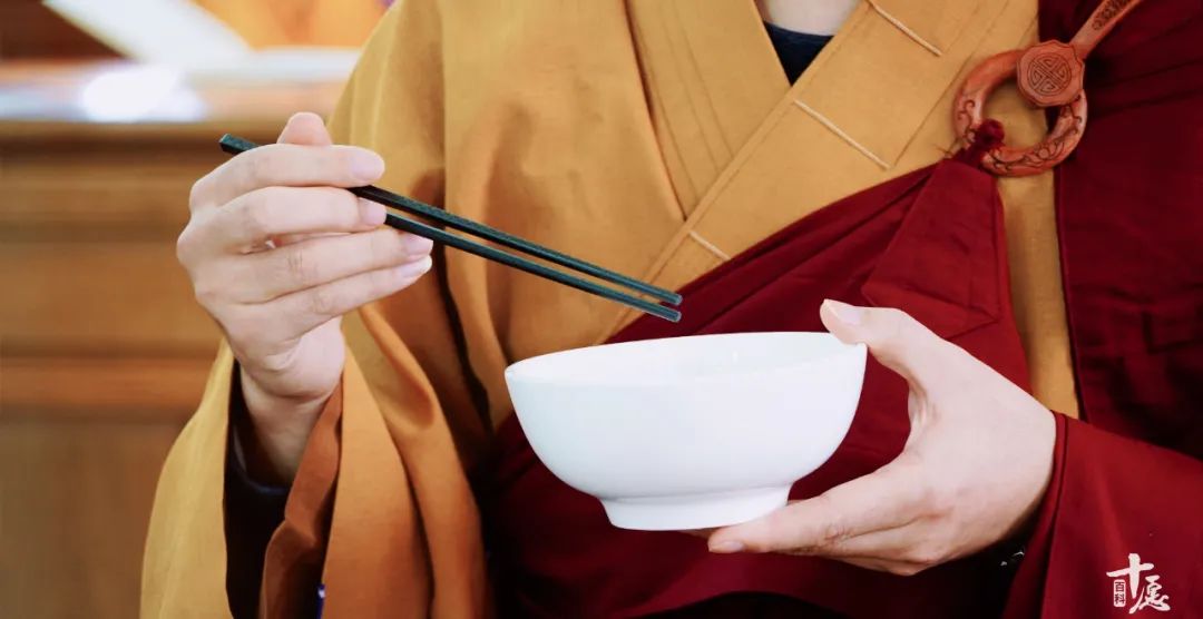 寺庙过堂的正确方法,去寺院过门槛有什么讲究